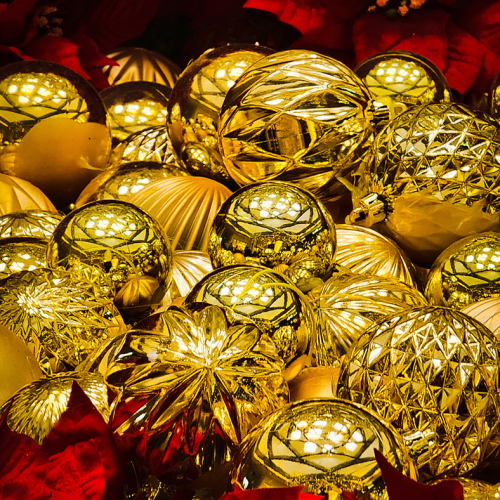 HONOUR AWARD Toronto Camera Club Bill Reith Mall Holiday Glitter