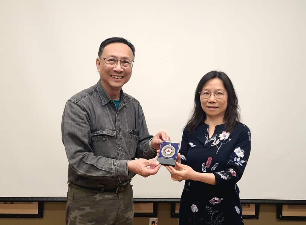 Jill Lam (The Chinese Canadian Photographic Society Of Toronto) presents Albert Fok with his 2025 Ontario Zone 'Club' Competition - Bronze Medal - Intermediate 